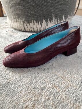THIERRY RABOTIN Burgundy Reptile Print Leather 1" Block Heel Pumps Business Chic